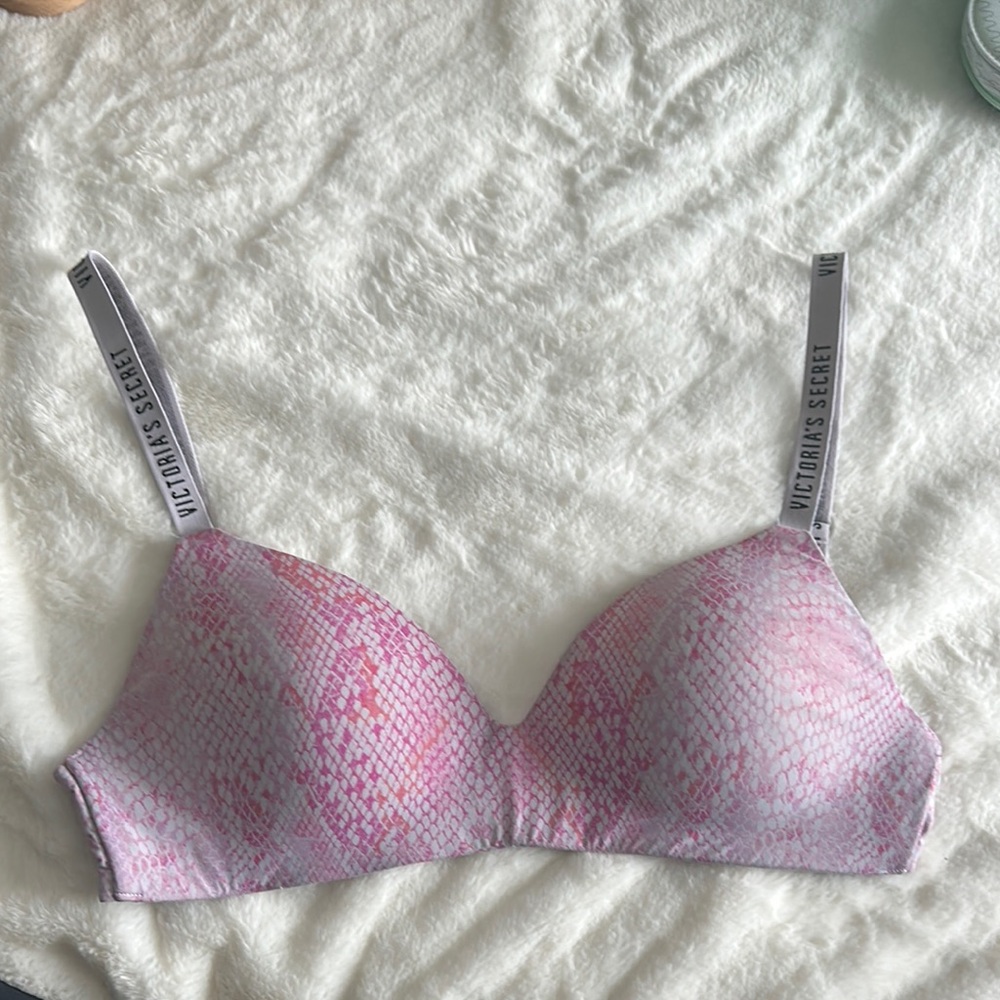 Victoria's Secret Pink Lace Push-Up Bra